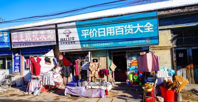 时光凝固的街角 河北四十载老城，打烊门板与二手百货里的八十年代